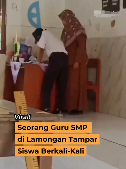 Sebuah insiden memprihatinkan terjadi di SMP 1 Kembangbahu, Lamongan, ketika seorang guru perempuan tertangkap kamera menampar salah satu siswanya berulang kali di depan kelas