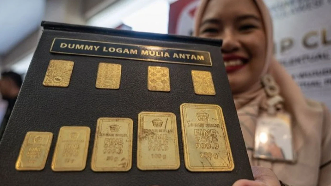 Berdasarkan data terbaru, harga emas Antam telah mencapai level tertinggi yang belum pernah terjadi sebelumnya. Pada akhir bulan ini, harga emas Antam per gram tercatat Rp 1,455 juta per gram.