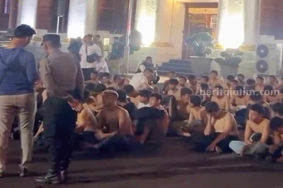 Konvoi PSHW Membuat Rusuh di Gresik! Para Pesilat Gelar Unjuk Rasa Agar Diakui, Berujung Tawuran