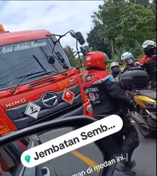 Viral! Arogan,Rombongan Klub Motor Ini Blokade Truk Tangki Di Deli Serdang Medan