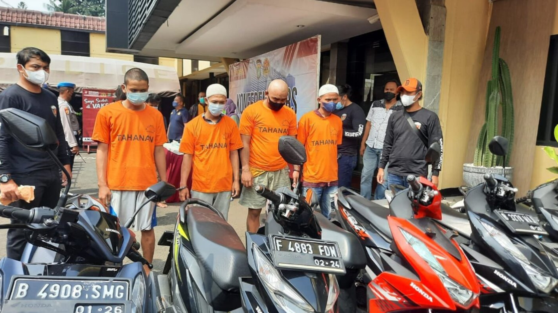 Pencurian Motor Honda Beat: Turun Dari Mobil Expander