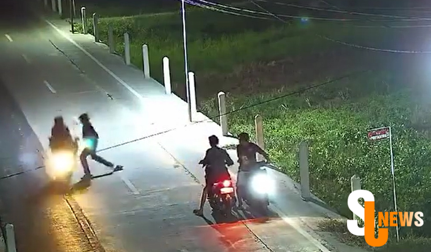 Terekam Kamera CCTV Detik-detik Pengendara Sepeda Motor Dihantam Pemuda Diduga Mabuk