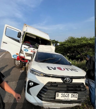 VIRAL!! Mobil Jurnalis TV One Kecelakaan di Tol Pemalang