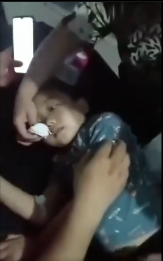 OKU Selatan – Sebuah video yang memperlihatkan seorang anak sakit tidak dilayani di sebuah rumah sakit di Kabupaten Ogan Komering Ulu (OKU) Selatan, Sumatera Selatan, viral di media sosial.