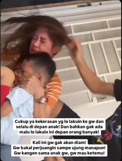 Kekerasan Dalam Rumah Tangga (KDRT) kembali menjadi sorotan dengan munculnya kasus terbaru yang terjadi di sebuah lingkungan perumahan. Seorang istri mengalami kekerasan fisik oleh suaminya, dengan salah satu kejadian paling menyedihkan adalah ketika kepala sang istri ditoyor di depan anak mereka yang masih kecil