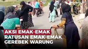 Diduga Jadi Sarang Prostitusi, Warung di Karawang Digerebek Ratusan Emak-Emak!