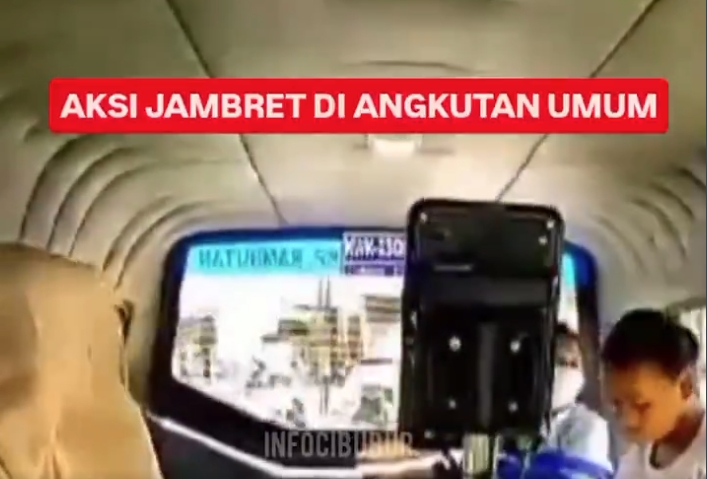 VIRAL!! Penjambretan HP di Angkot Terekam CCTV