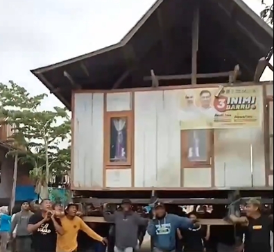 VIRAL! Rumah Dipindahkan Paksa karena Beda Pandangan Politik